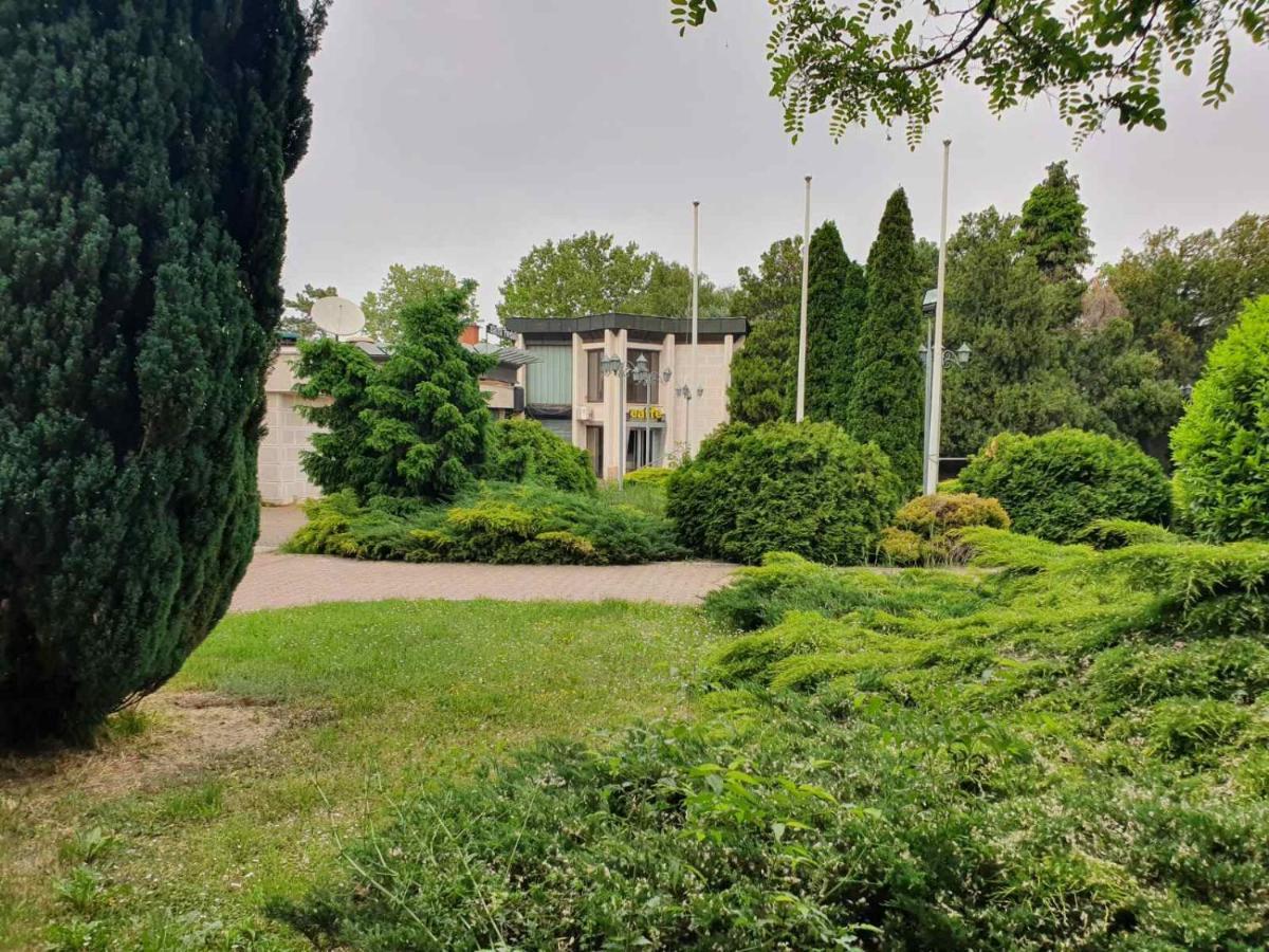 Hotel Sajam Novi Sad Exteriör bild